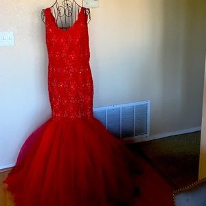 Sexy red mermaid Prom gown with lace up back serves Jessica Rabbit realness Sz14